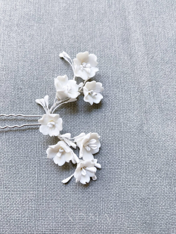 ACC-202100070-Clay-Flower-Blossom-with-Pistil-Hairpin-Set-White-Silver-5-pcs-3