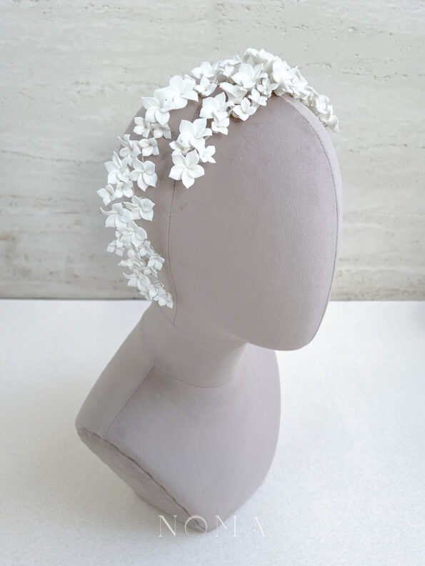 ACC-202200001-Clay-Flower-Lily-Radiating-Hairvine-White-Silver-1