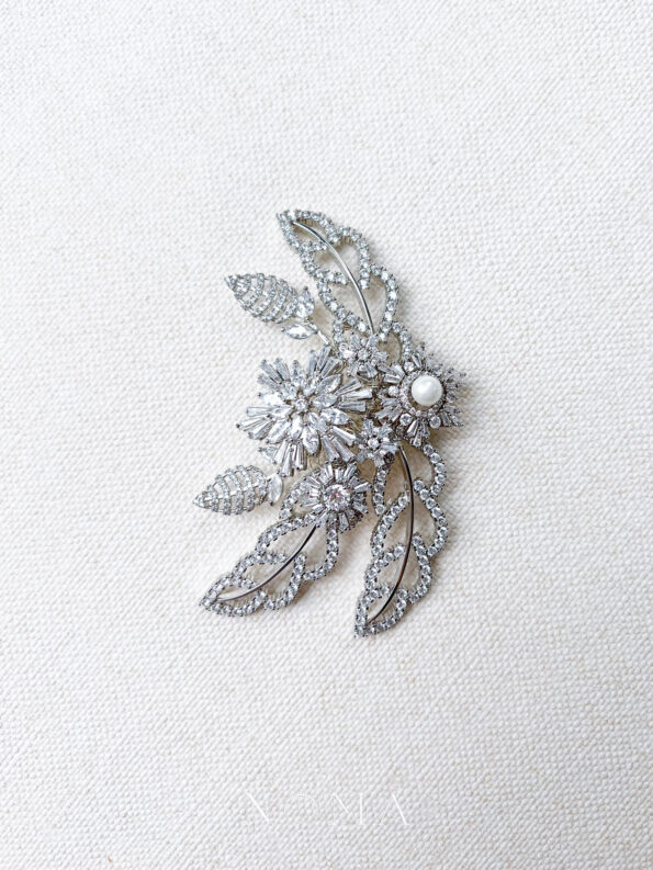 ACC-202200004-Flo-Snowflakes-HairvineBrooch-White-Gold-1