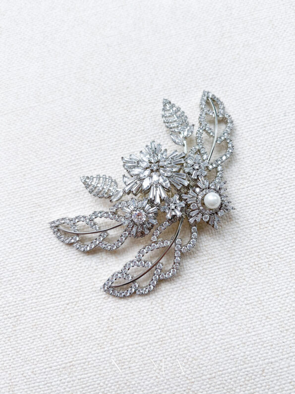 ACC-202200004-Flo-Snowflakes-HairvineBrooch-White-Gold-3