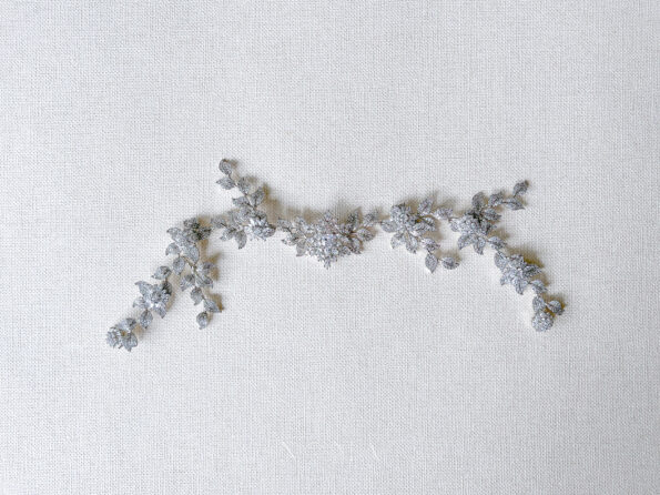 ACC-202200026-Paved-Twigs-Flower-Baguette-Long-Hairvine-White-Gold