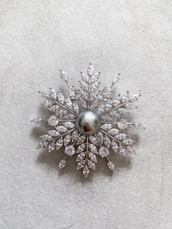 DJW-201900070-Snowflakes-Arrangement-Brooch-Rhodium-White-Gold-Black-Pearl