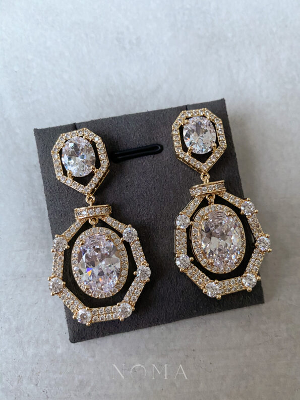 DJW-202000048-Hidden-Treasure-Earrings-18k-Yellow-Gold-White-Diamond-1