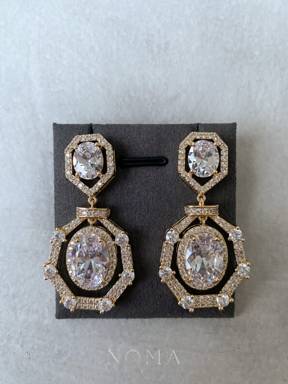 DJW-202000048-Hidden-Treasure-Earrings-18k-Yellow-Gold-White-Diamond