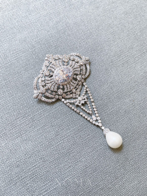 DJW-202100002-Aya-Sofia-Brooch-Rhodium-White-Gold-White-Pearl-1