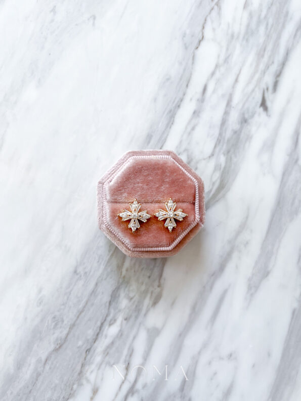 DJW-202100053-Sparkle-Earrings-18k-Yellow-Gold