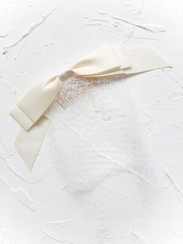 HMV-201900019-Broken-White-Ribbon-Veil-White