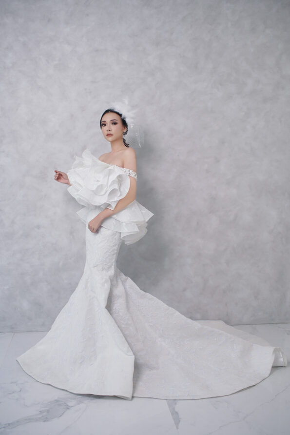 HMV-201900023-Feathered-White-Veil-White-2