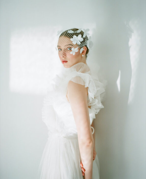 HMV-201900028-White-Floral-Veil-White-2