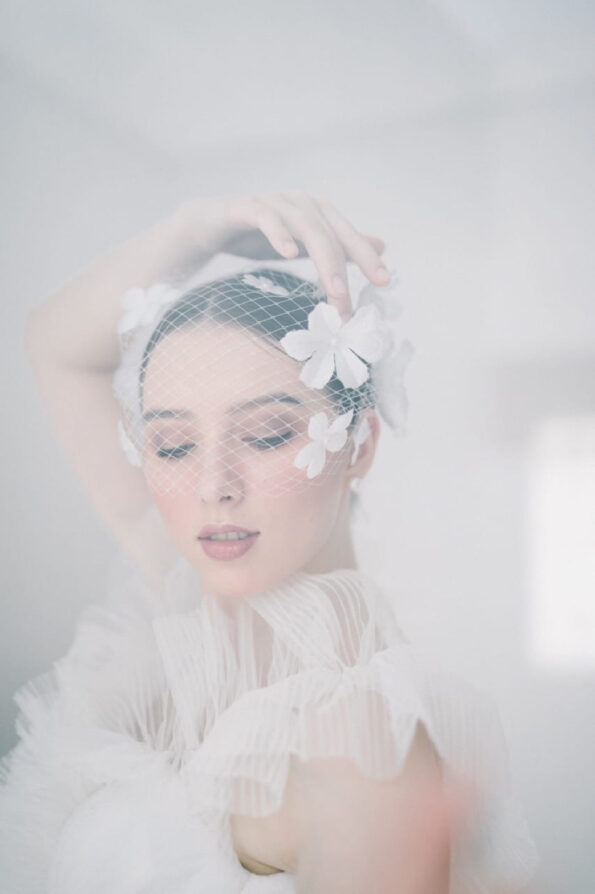 HMV-201900028-White-Floral-Veil-White-3