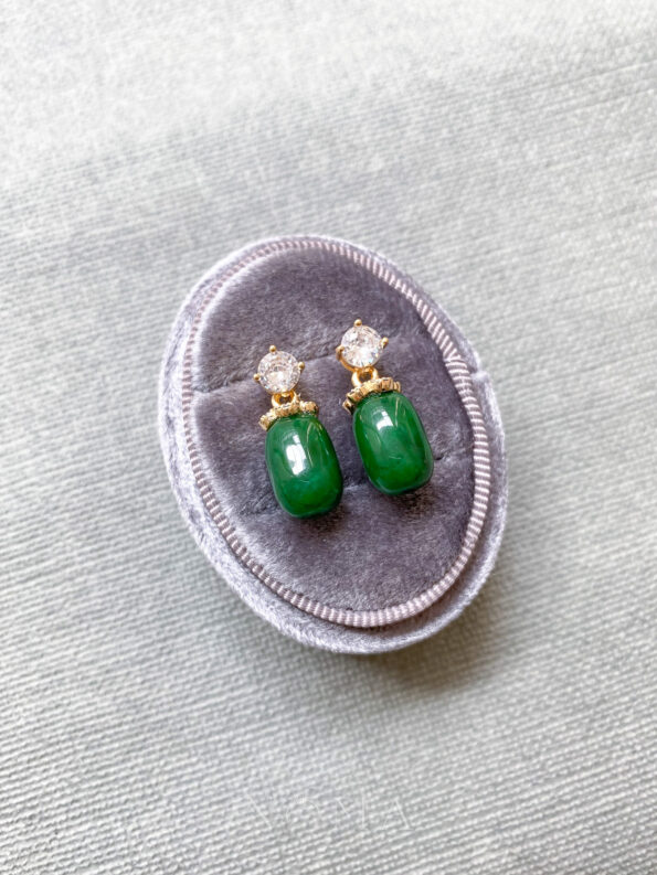 JJW-202100036-Tubular-Jade-Small-8×12-mm-with-Round-Solitaire-Earrings-18k-Yellow-Gold-Jade-1