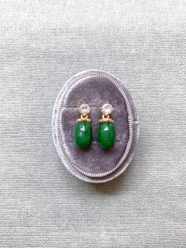 JJW-202100036-Tubular-Jade-Small-8×12-mm-with-Round-Solitaire-Earrings-18k-Yellow-Gold-Jade