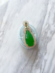 JJW-202100040-Superior-Teardrop-Jade-Double-Halo-Pendant-18k-Yellow-Gold