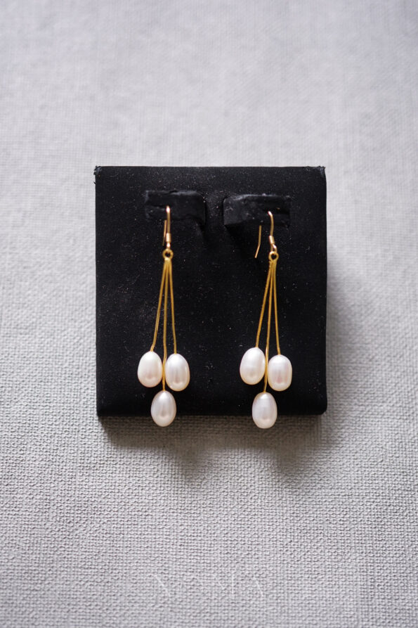 PJW-202100006-Chain-Oval-Pearl-Earrings-18k-Yellow-Gold-White-Pearl