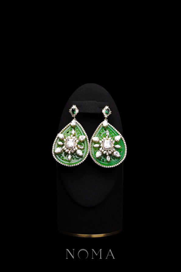 CHN-202300033-Antique-Marquise-Pear-Arrangement-Carved-Teardrop-Jade-Earrings-Gold-Jade