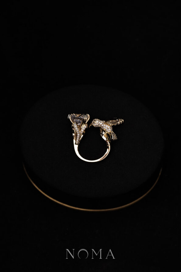 DJW-202200035-Bird-Cushion-Ring-18k-Yellow-Gold-Adjustable-1