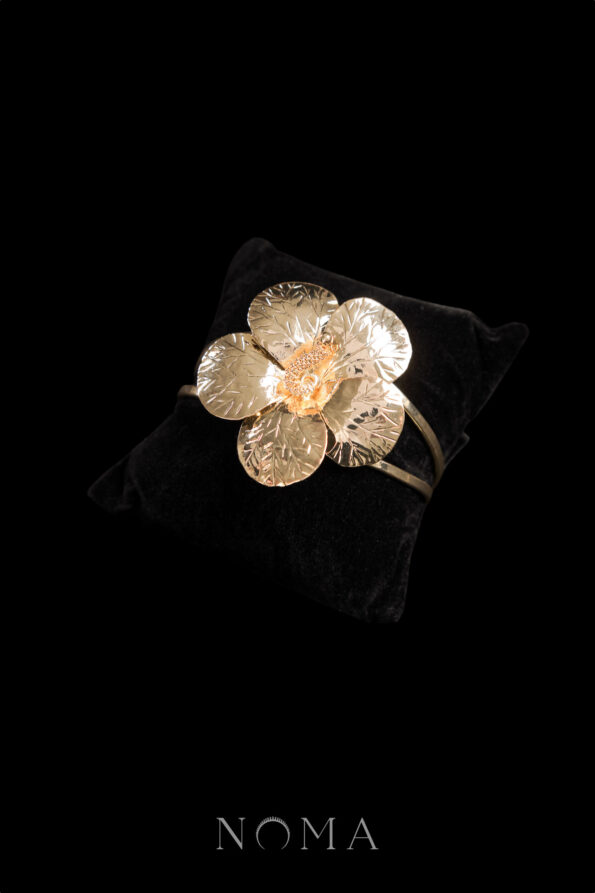 925-202300004-Hibiscus-Bangle-18k-Yellow-Gold-1