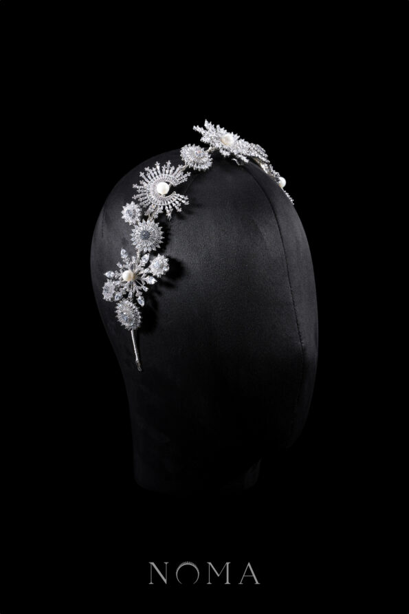 ACC-202300059-Extravagant-Snowflakes-Round-Headband-White-Gold-1