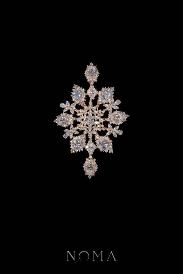 ACC-202300078-Royal-Art-Center-Arrangement-HairvineBrooch-18k-Yellow-Gold