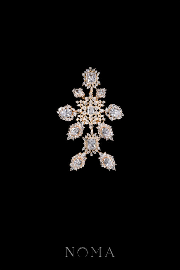 ACC-202300080-Royal-Art-Small-Arrangement-HairvineBrooch-18k-Yellow-Gold