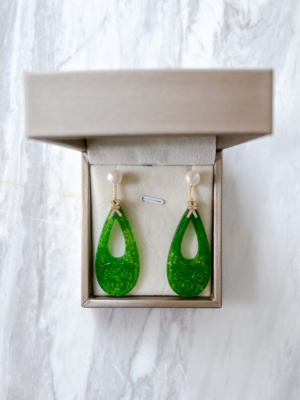 JJW-202100046-Carved-Asymmetrical-Teardrop-Hollow-Jade-with-Pearl-Earrings-18k-Yellow-Gold-Jade