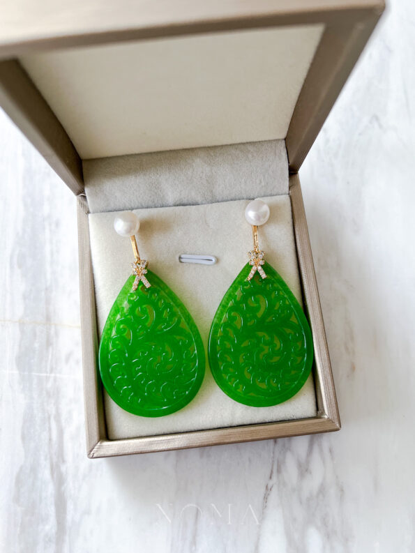 JJW-202100047-Carved-Teardrop-Jade-with-Pearl-Earrings-18k-Yellow-Gold-Jade-1