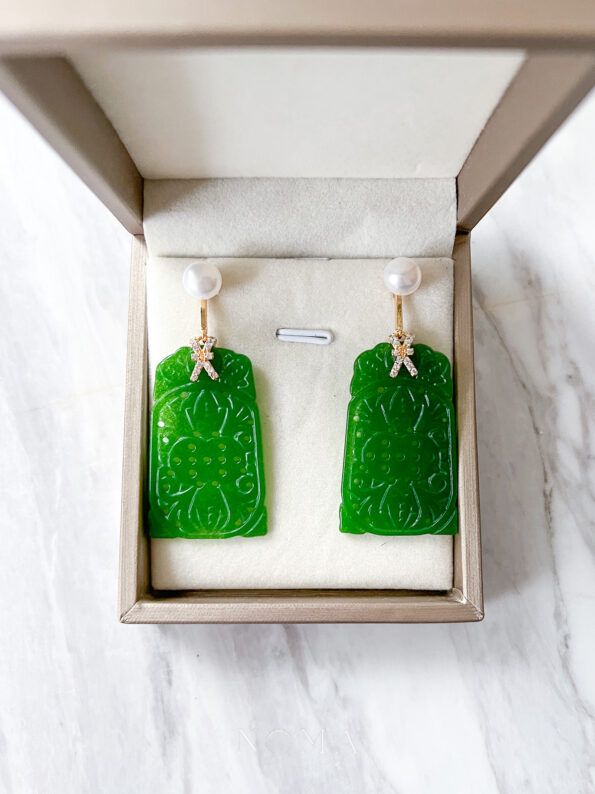 JJW-202200019-Carved-Antique-Trapezium-Jade-with-Pearl-Earrings-18k-Yellow-Gold-Jade-1