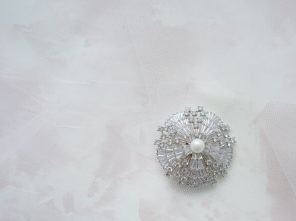 DJW-201900058-Dashing-Bride-Brooch-Rhodium-White-Gold-White-Pearl-1