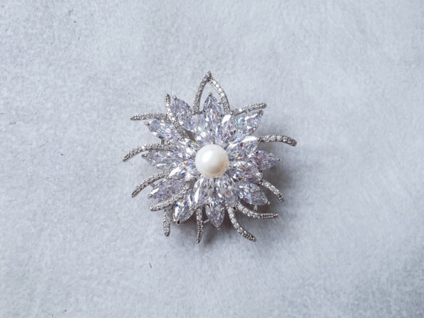 DJW-201900061-Imagine-Pearl-Brooch-Rhodium-White-Gold-White-Pearl