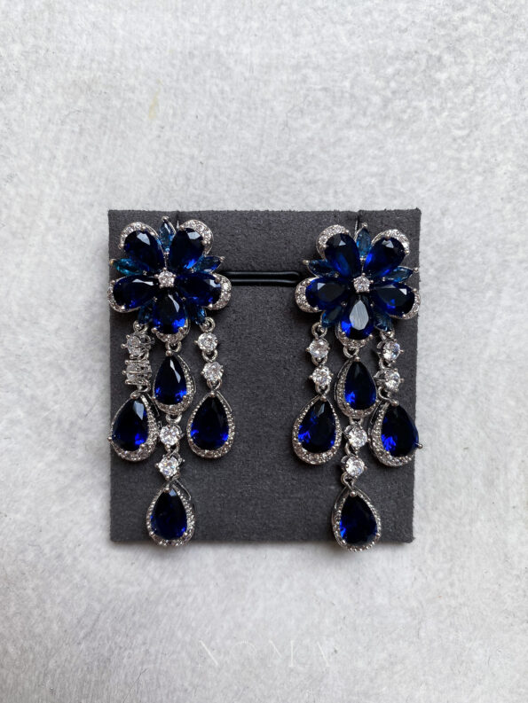 DJW-201900106-Blue-Sapphire-Flower-Earrings-Rhodium-White-Gold-Sapphire-1