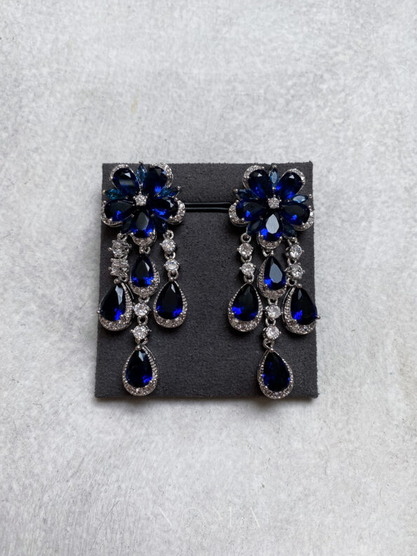 DJW-201900106-Blue-Sapphire-Flower-Earrings-Rhodium-White-Gold-Sapphire