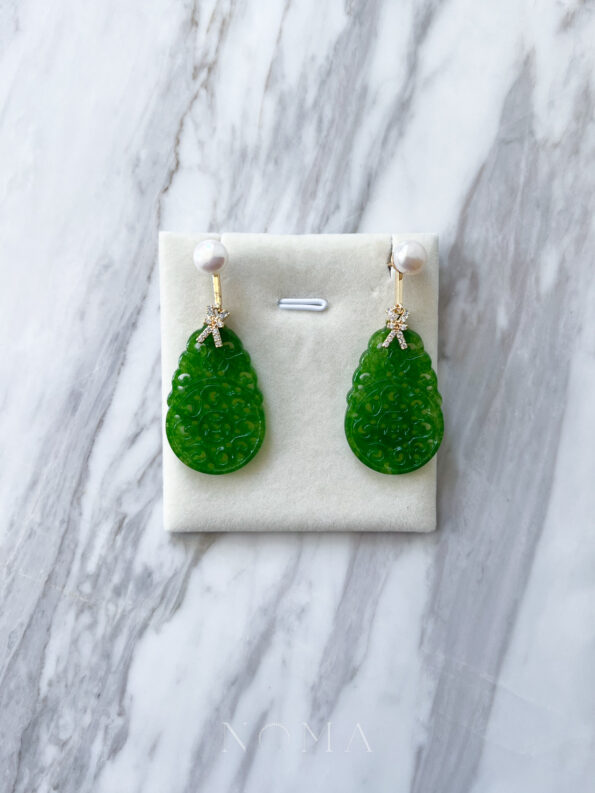 JJW-202200016-Carved-Rounded-Teardrop-Small-Jade-with-Pearl-Earrings-18k-Yellow-Gold-Jade