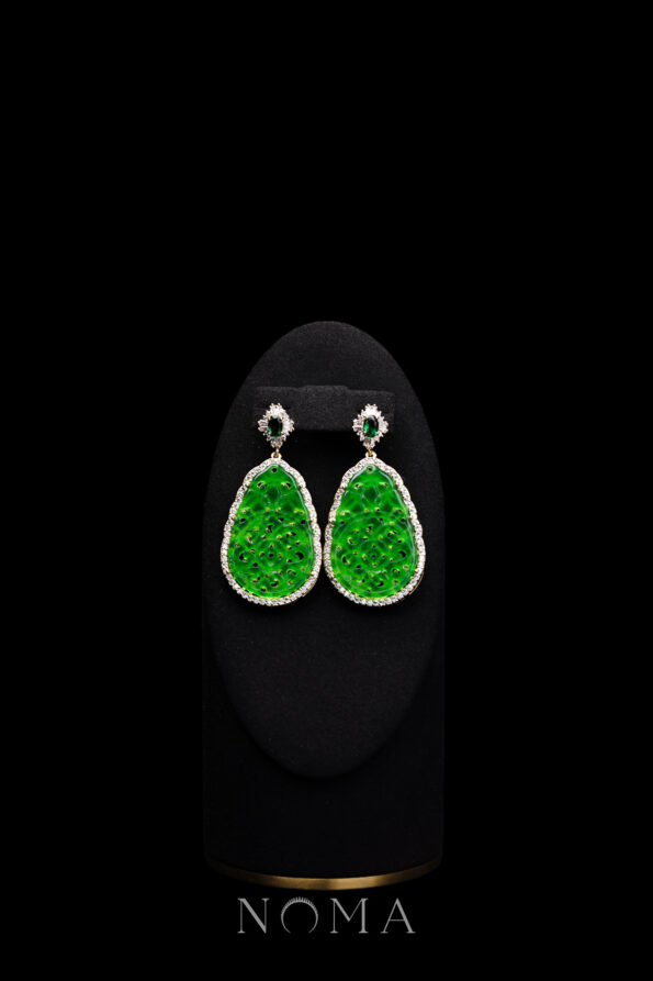 JJW-202300001-Superior-Oval-T-Carved-Rounded-Teardrop-Small-Jade-Earrings-18k-Yellow-Gold-Emerald