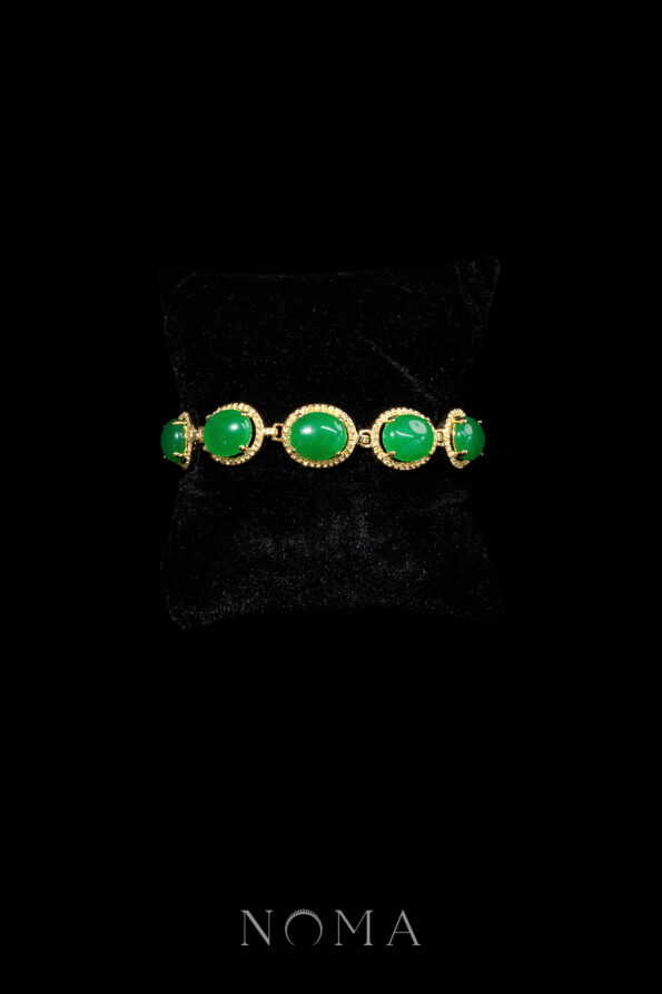 JJW-202300041-Oval-Jade-Pseudo-Halo-Bracelet-18k-Yellow-Gold-Jade