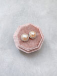 PJW-201900020-Pearl-Bezel-Earrings-10-mm-Rhodium-White-Gold-Pink-Pearl