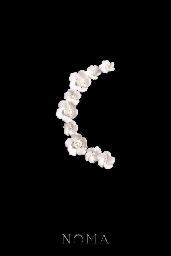 ACC-202300103-Clay-Flower-Camelia-Round-Hairvine-White-Silver-1