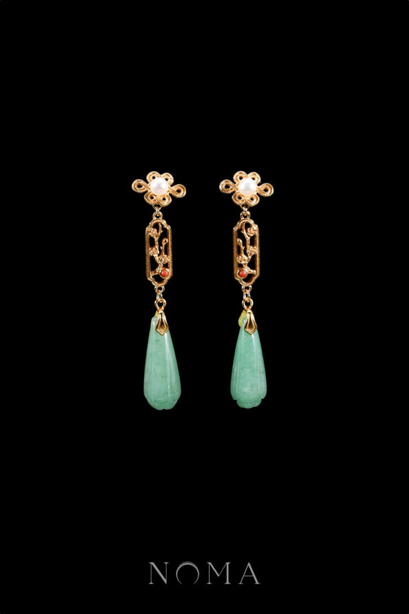 JJW-202300022-Cherry-Blossoms-Bud-Pear-Jade-Earrings-Doff-Gold-Light-Jade