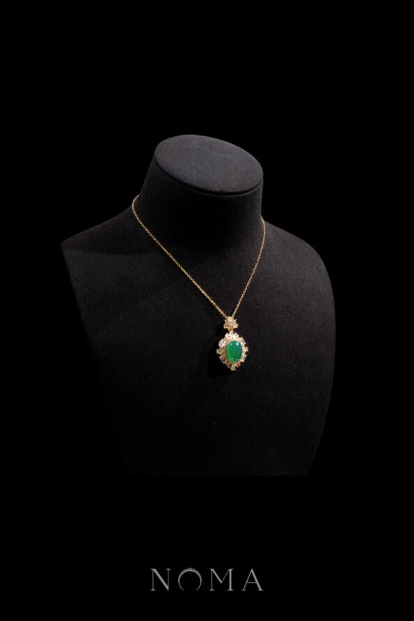 JJW-202400020-Superior-Arrangement-Oval-Jade-Pendant-18k-Yellow-Gold-Jade-1