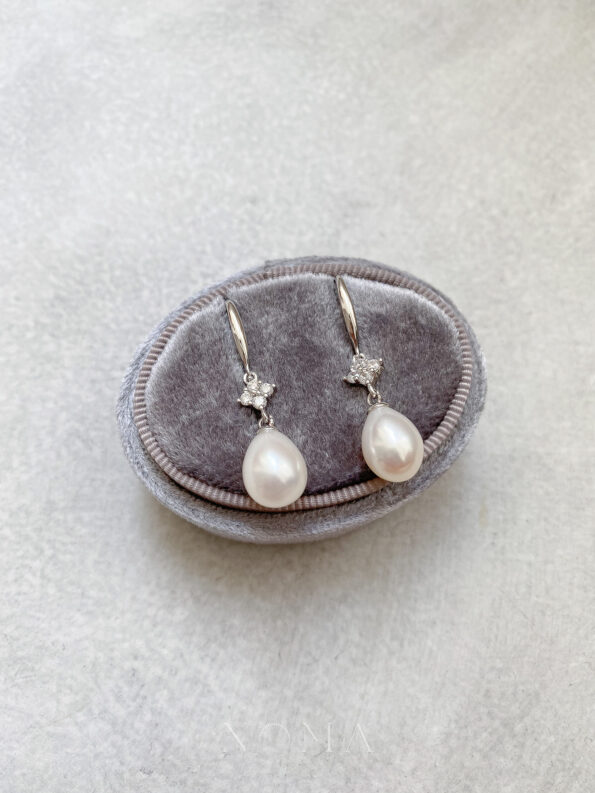 PJW-201900014-Shiny-Dangling-Oval-Pearl-Earrings-Rhodium-White-Gold-White-Pearl-1