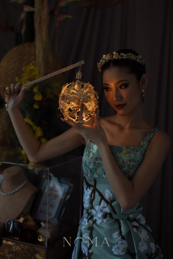 CHN-202400060-Harmonious-Phoenix-Rose-Lantern-Gold-6