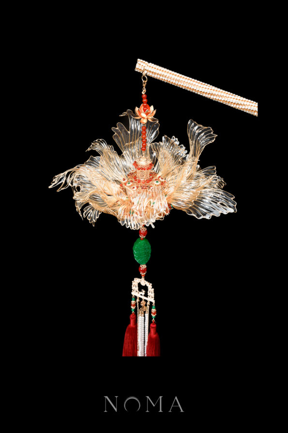 CHN-202500009-LR-Light-The-Way-Lantern-Gold-Transparent-1