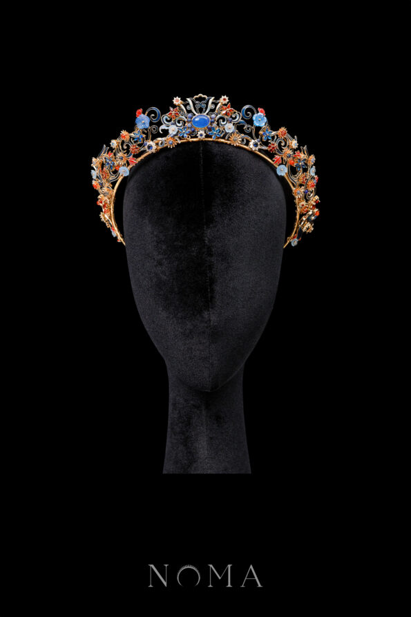 CHN-202500072-Colorful-Curvy-Ornament-Crown-Gold-Sapphire
