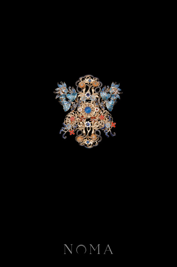 CHN-202500080-Colorful-Mosaic-Butterfly-Inspiration-Large-Middle-Gold-Sapphire-1