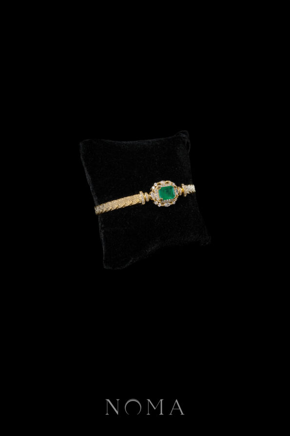 DJW-202300099-Oriental-Art-Bangle-18k-Yellow-Gold-Emerald-1