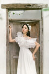 FLR-202400016-CC-Natural-Floral-Arrangement-HairvineBrooch-White-Silver-White-1