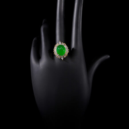 Superior Oval Jade Shine Ring - 18k Yellow Gold, Jade