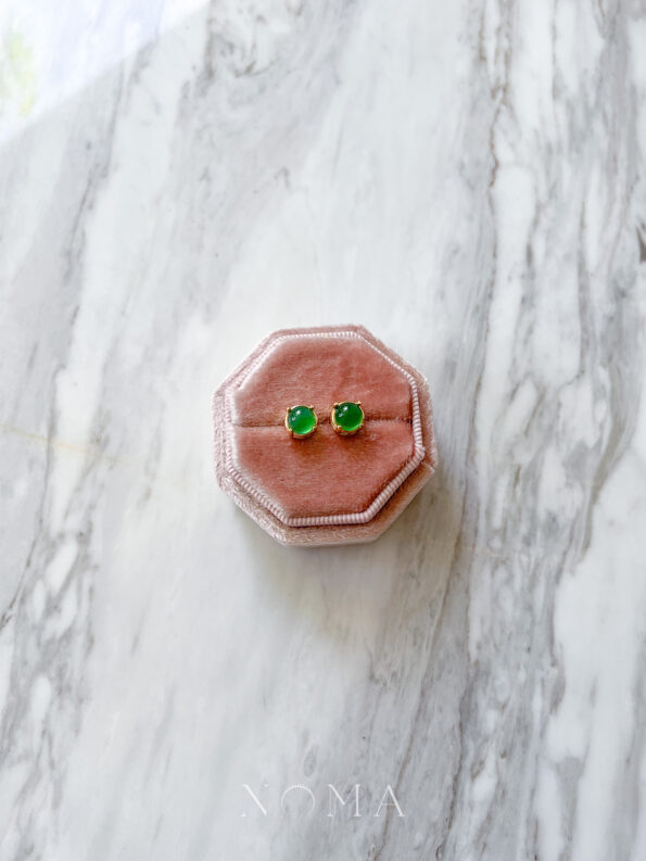 DJW-202100116-Round-15-ct-Solitaire-Earrings-18k-Yellow-Gold-Jade-1