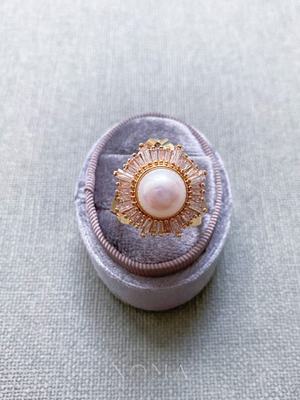 DJW-202400089-Pearl-Shine-Scarf-Ring-18k-Yellow-Gold-White-Pearl