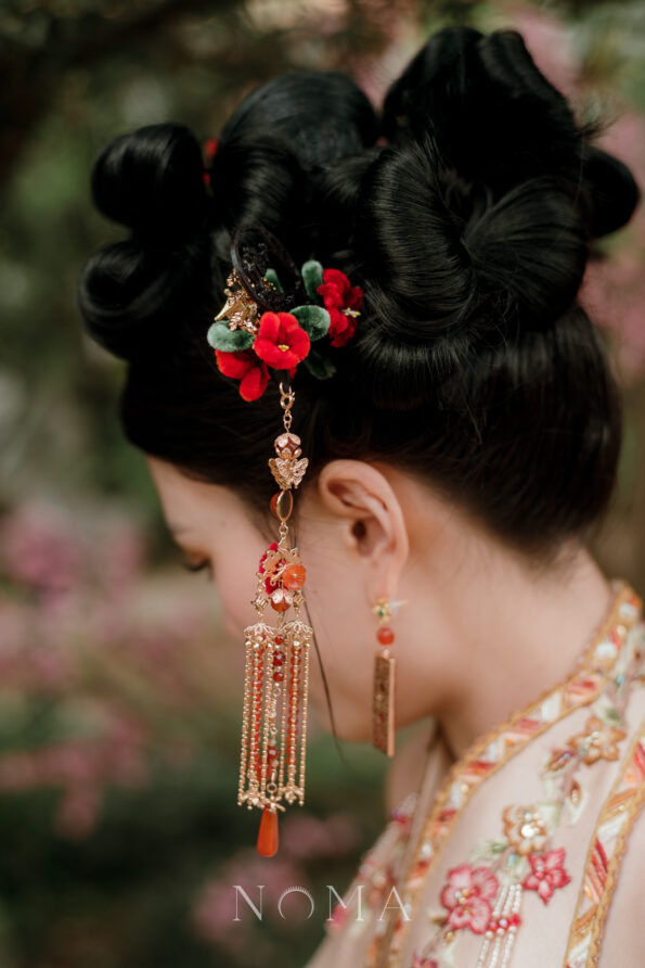 FLR-202500008-VA-Silken-Palace-Scenery-Wooden-Hairpin-Gold-Red-2