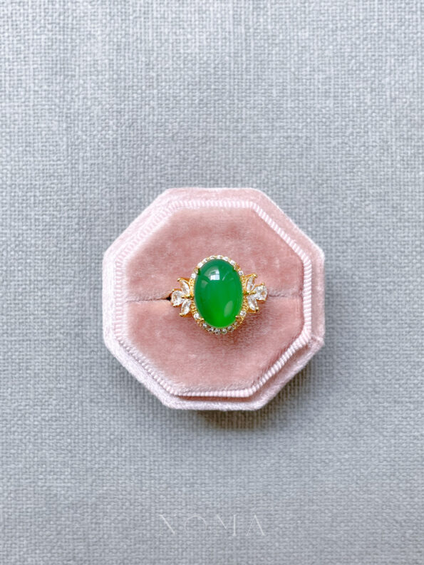 JJW-202100024-Superior-Oval-Jade-Halo-Ring-18k-Yellow-Gold-Jade-Adjustable